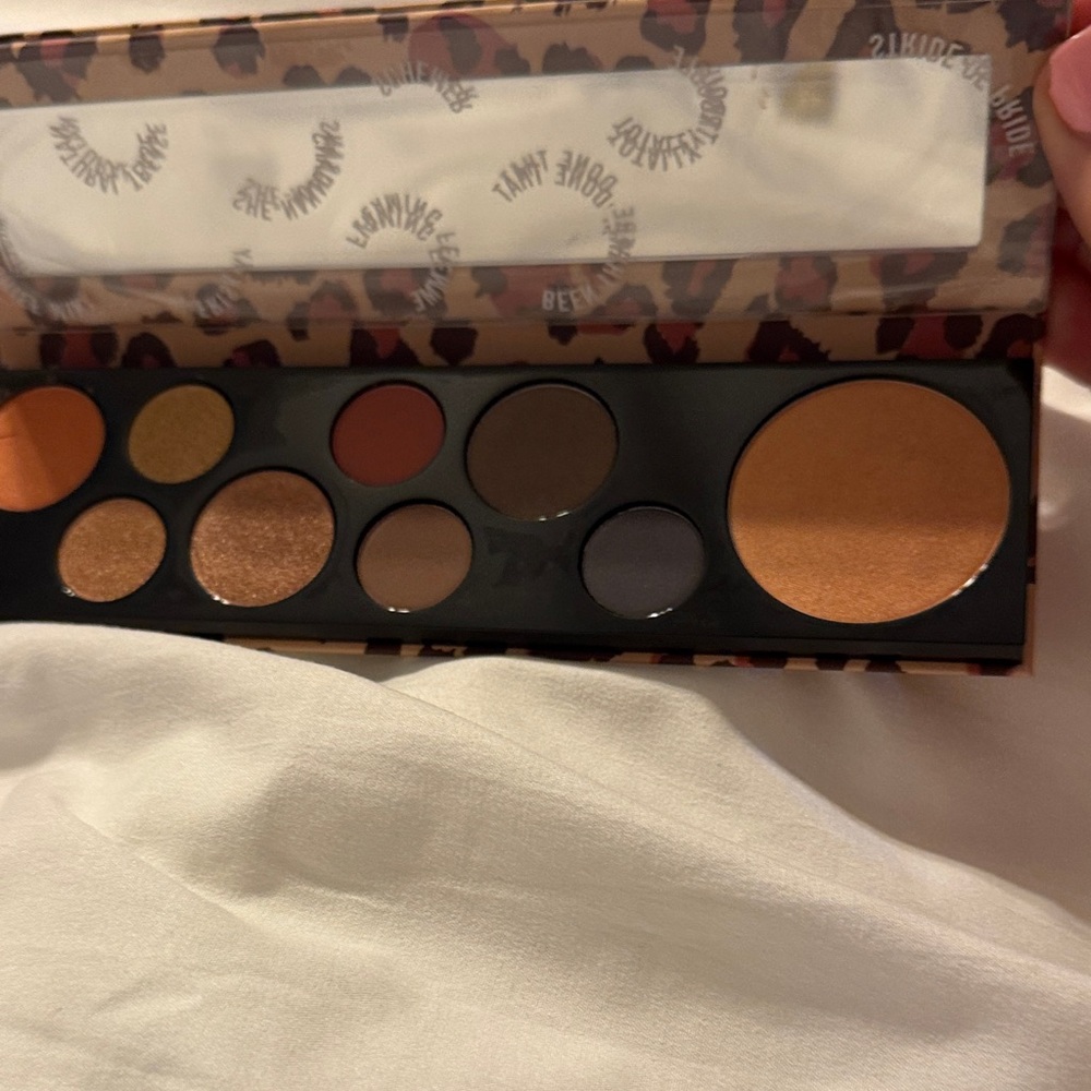 MAC Cosmetics Mischief Minx Eyeshadow Palette - Picture 2 of 2